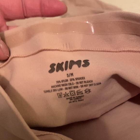 SKIMS SCULPTING SHORT MID THIGH W/ OPEN GUSSET - Picture 5 of 7